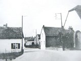 200a- Dorpstraat met links huis Consten 1948.JPG